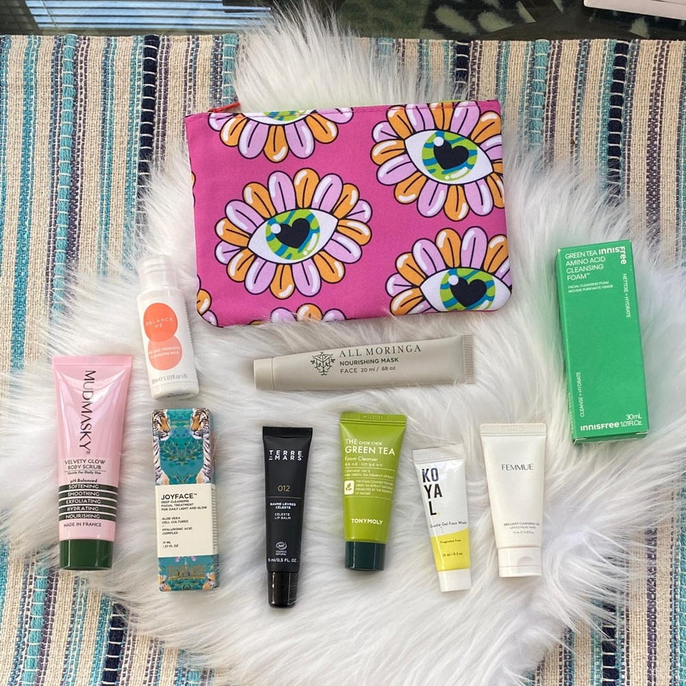 Beauty bundle-Bright Pink Floral Eye-Graphic Cosmetic Pouch with 9 beauty items - Picture 6 of 10